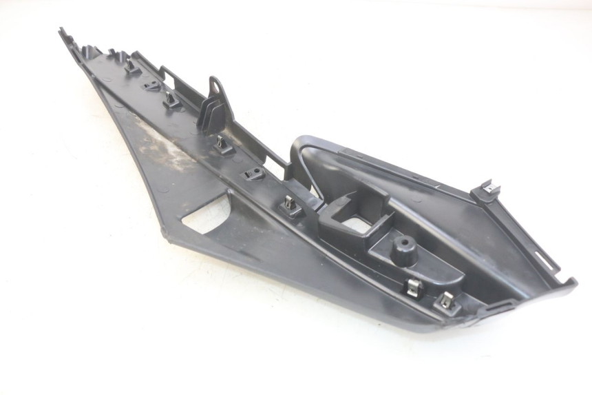 photo de PRAWA LISTWA PROGOWA PIAGGIO FLY 4T 50 (2013 - 2017) - Widok ogólny