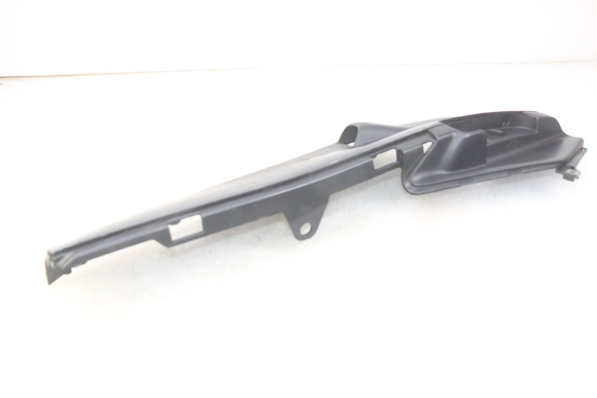 photo de PRAWA LISTWA PROGOWA PIAGGIO FLY 4T 50 (2013 - 2017) - Punkty mocowania