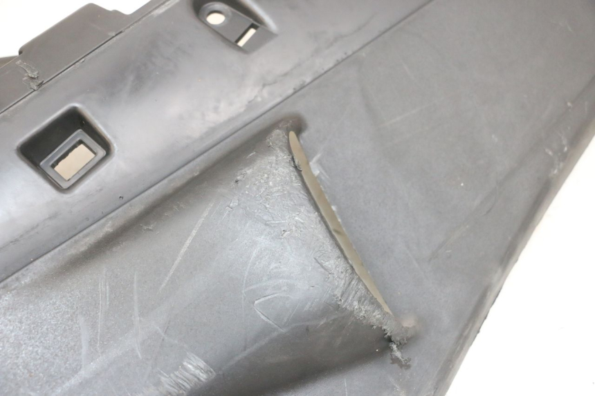 photo de PRAWA LISTWA PROGOWA PIAGGIO FLY 4T 50 (2013 - 2017) - Szczegóły charakterystyczne