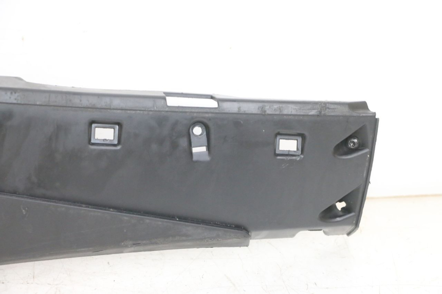 photo de PRAWA LISTWA PROGOWA PIAGGIO FLY 4T 50 (2013 - 2017) - Zbliżenie komponentów