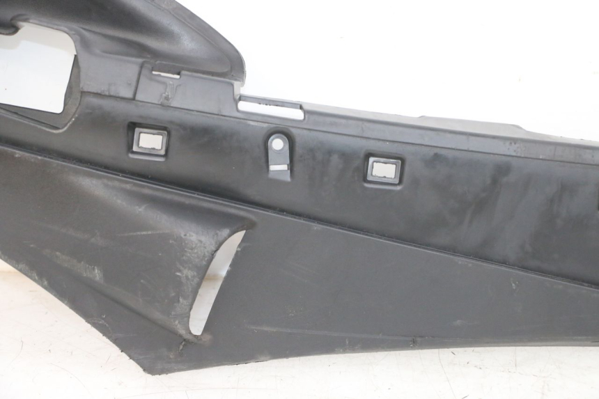 photo de PRAWA LISTWA PROGOWA PIAGGIO FLY 4T 50 (2013 - 2017) - Widok z bliska