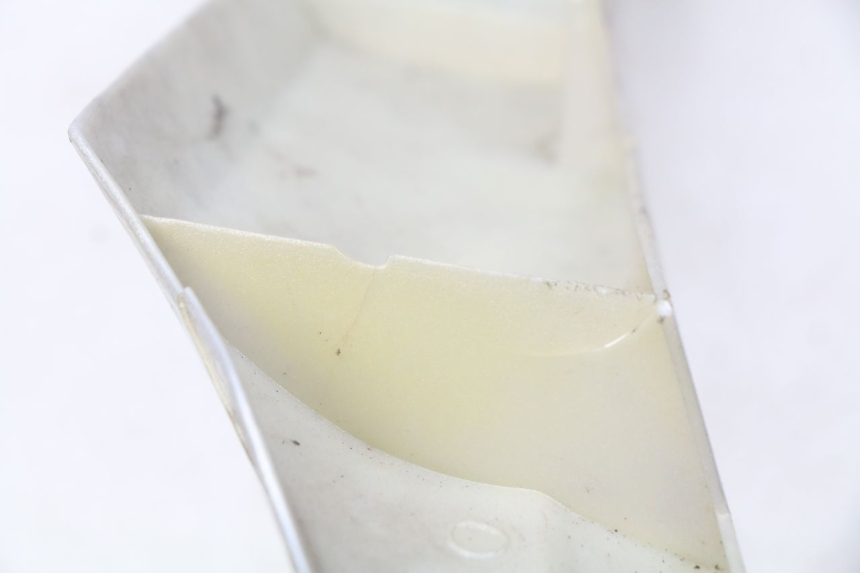 photo de PRAWA LISTWA BOCZNA SACHS FY125T FY T 125 (2007 - 2011) - Zoom stanu zużycia