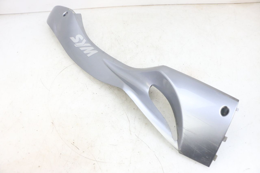 photo de PRAWA LISTWA PROGOWA SYM GTS EVO 125 (2009 - 2013) - Szczegóły charakterystyczne