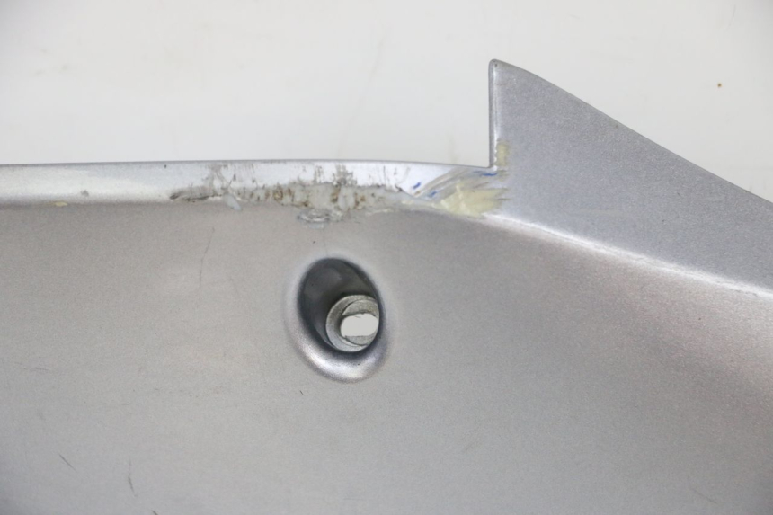 photo de PRAWA LISTWA PROGOWA SYM GTS EVO 125 (2009 - 2013) - Struktura - zbliżenie