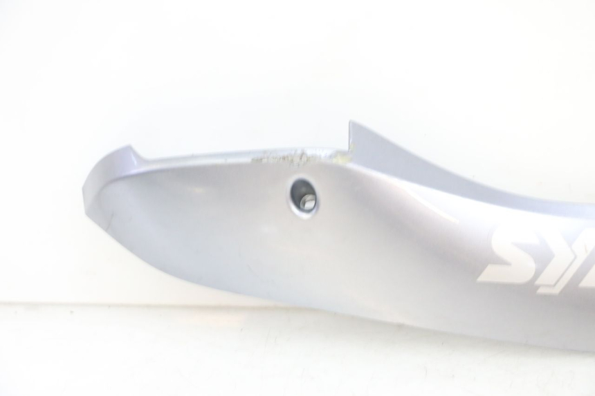 photo de PRAWA LISTWA PROGOWA SYM GTS EVO 125 (2009 - 2013) - Zoom jakości