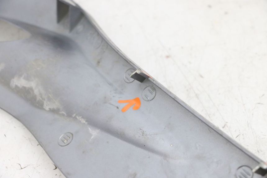 photo de PRAWA LISTWA PROGOWA SYM GTS EVO 125 (2009 - 2013) - Zoom stanu zużycia