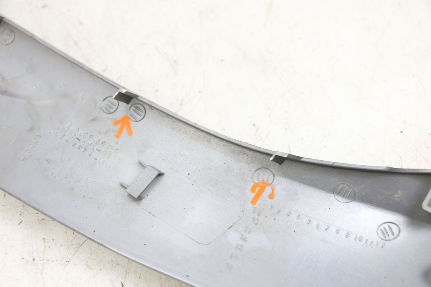 photo de PRAWA LISTWA PROGOWA SYM GTS EVO 125 (2009 - 2013) - Inny kąt widzenia