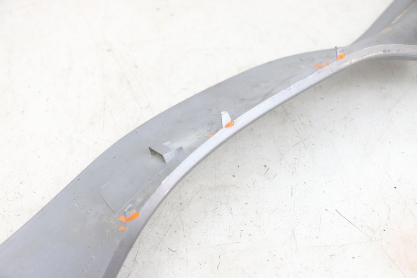 photo de PRAWA LISTWA PROGOWA SYM GTS EVO 125 (2009 - 2013) - Punkty mocowania