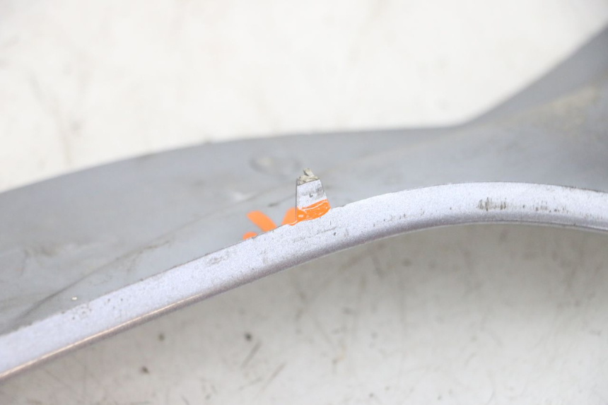 photo de PRAWA LISTWA PROGOWA SYM GTS EVO 125 (2009 - 2013) - Stan powierzchni