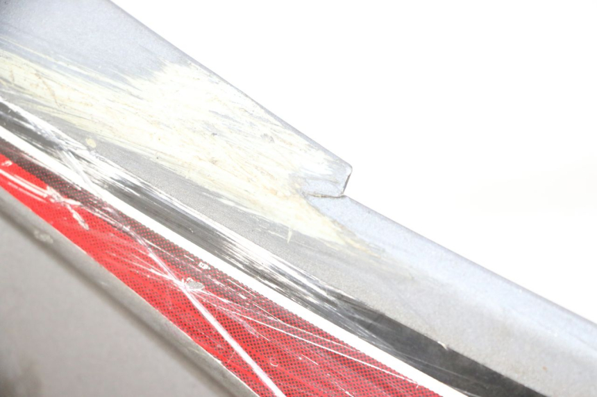 photo de PRAWA LISTWA BOCZNA SYM JET 14 4T 50 (2018 - 2022) - Szczegół części