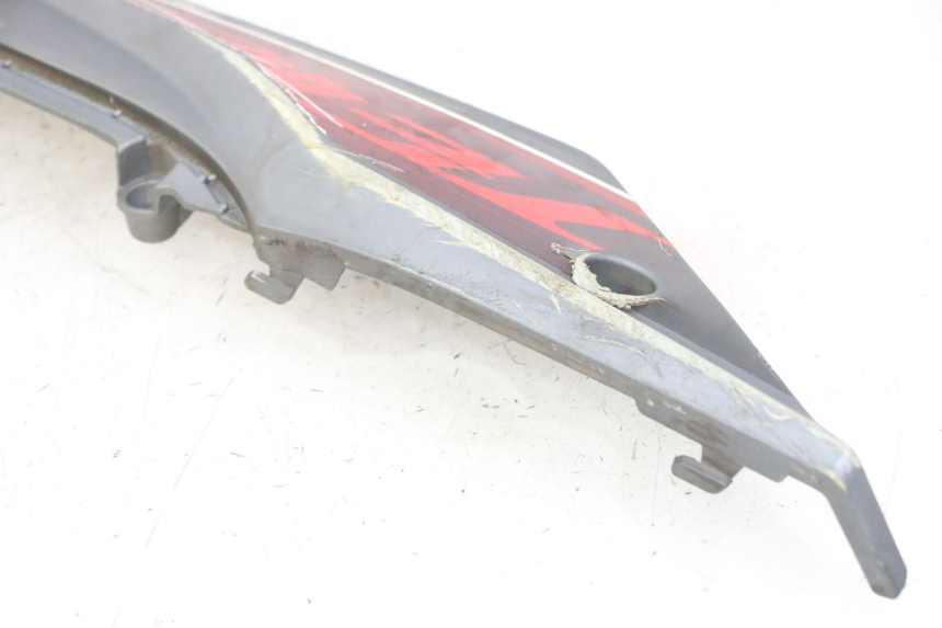 photo de PRAWA LISTWA BOCZNA SYM JET 14 4T 50 (2018 - 2022) - Stan powierzchni