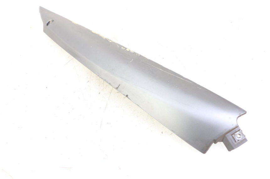 photo de PRAWA LISTWA BOCZNA JM MOTORS MIA 50 (2017 - 2020) - Zoom stanu zużycia