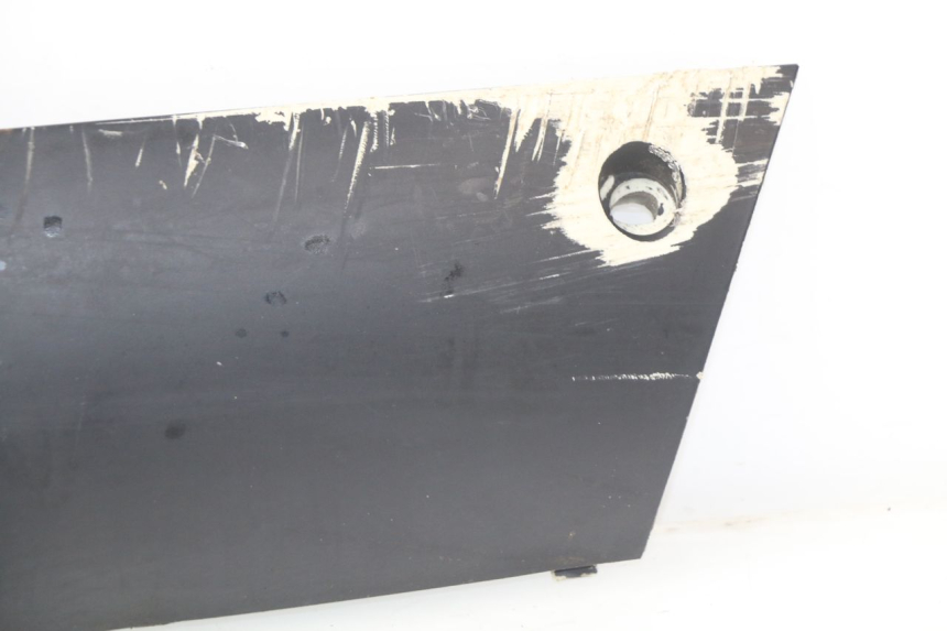 photo de PRAWA LISTWA PROGOWA PEUGEOT KISBEE 2T 50 (2010 - 2017) - Inny kąt widzenia