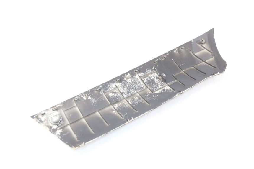 photo de PRAWA LISTWA PROGOWA PEUGEOT KISBEE 2T 50 (2010 - 2017) - Punkty mocowania