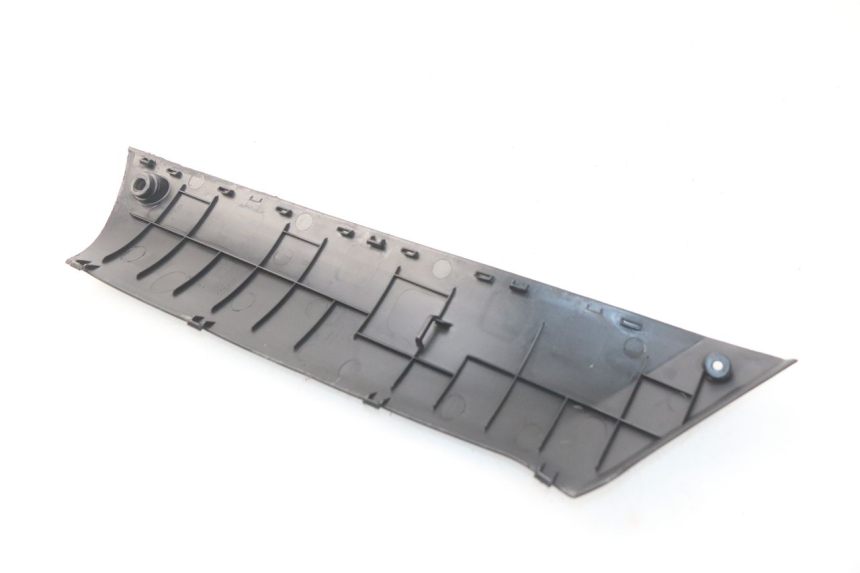 photo de PRAWA LISTWA PROGOWA PEUGEOT KISBEE 2T 50 (2010 - 2017) - Punkty mocowania