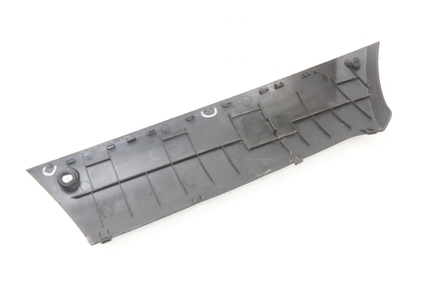 photo de PRAWA LISTWA PROGOWA PEUGEOT KISBEE 2T 50 (2010 - 2017) - Zoom stanu zużycia