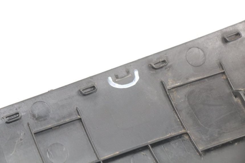 photo de PRAWA LISTWA PROGOWA PEUGEOT KISBEE 2T 50 (2010 - 2017) - Inny kąt widzenia