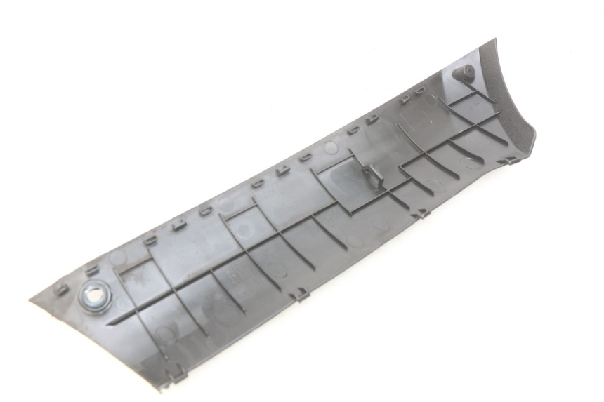 photo de PRAWA LISTWA PROGOWA PEUGEOT KISBEE 2T 50 (2010 - 2017) - Zoom stanu zużycia