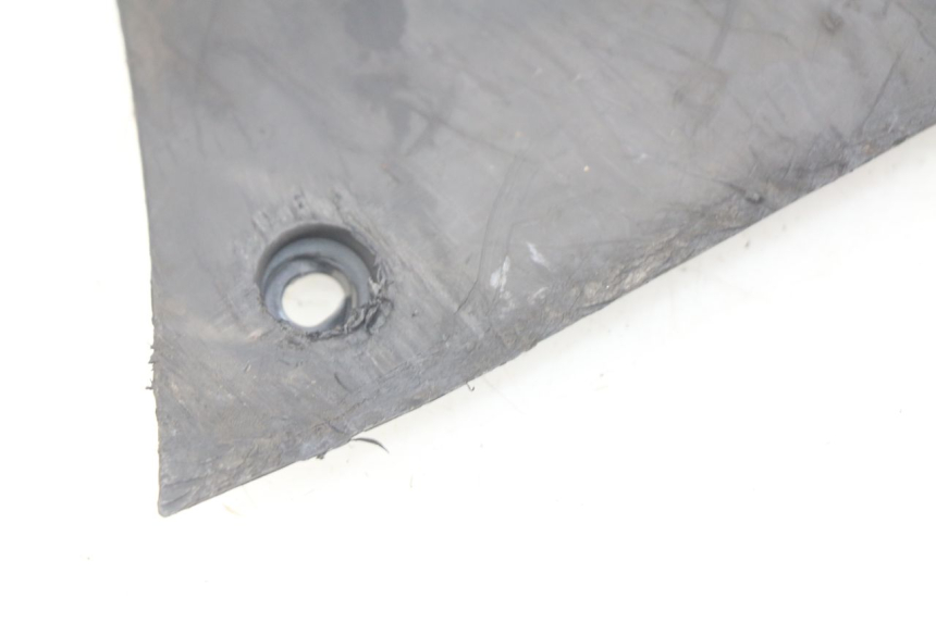 photo de PRAWA LISTWA PROGOWA PEUGEOT KISBEE 2T 50 (2010 - 2017) - Zbliżenie techniczne