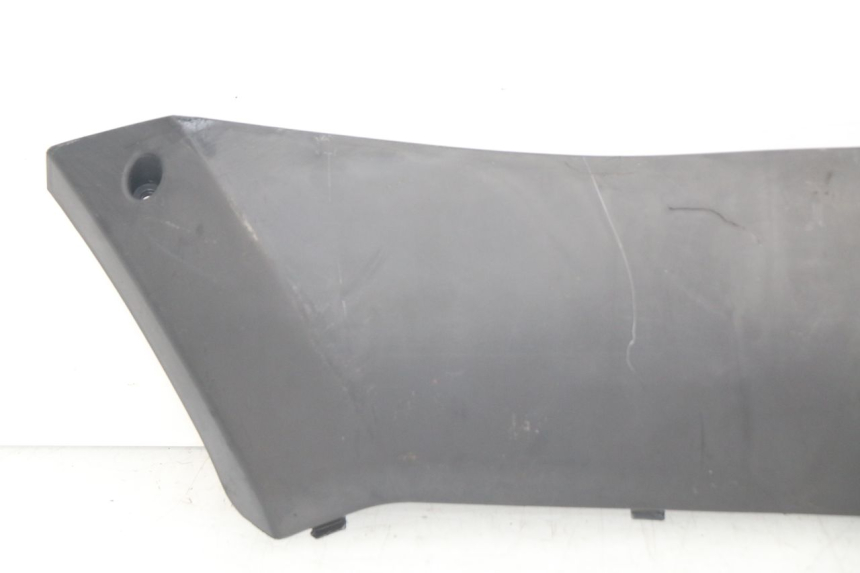 photo de PRAWA LISTWA PROGOWA PEUGEOT KISBEE 2T 50 (2010 - 2017) - Punkty mocowania