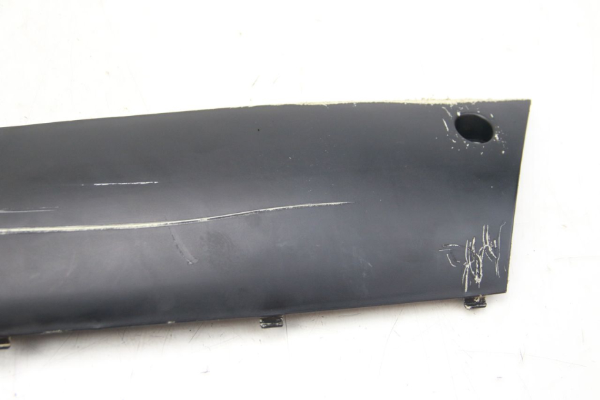 photo de PRAWA LISTWA PROGOWA PEUGEOT KISBEE 2T 50 (2018 - 2022) - Szczegół części