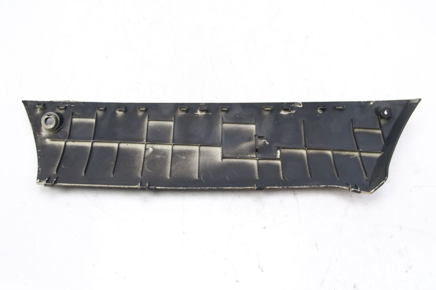 photo de PRAWA LISTWA PROGOWA PEUGEOT KISBEE 2T 50 (2018 - 2022) - Inny kąt widzenia