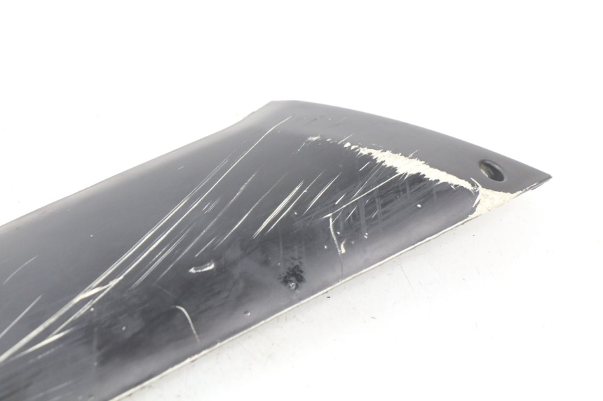 photo de PRAWA LISTWA BOCZNA PEUGEOT KISBEE 4T 50 (2018 - 2022) - Zoom stanu zużycia