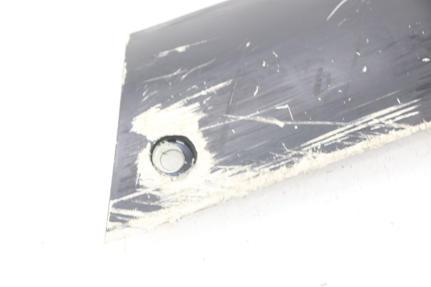 photo de PRAWA LISTWA BOCZNA PEUGEOT KISBEE 4T 50 (2018 - 2022) - Inny kąt widzenia