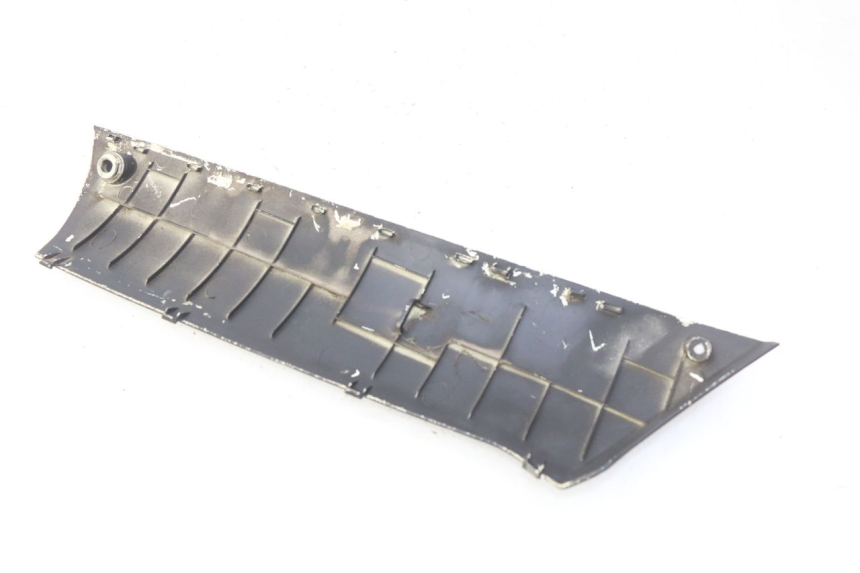 photo de PRAWA LISTWA NADWOZIA PEUGEOT KISBEE 4T 50 (2010 - 2017) - Zbliżenie techniczne