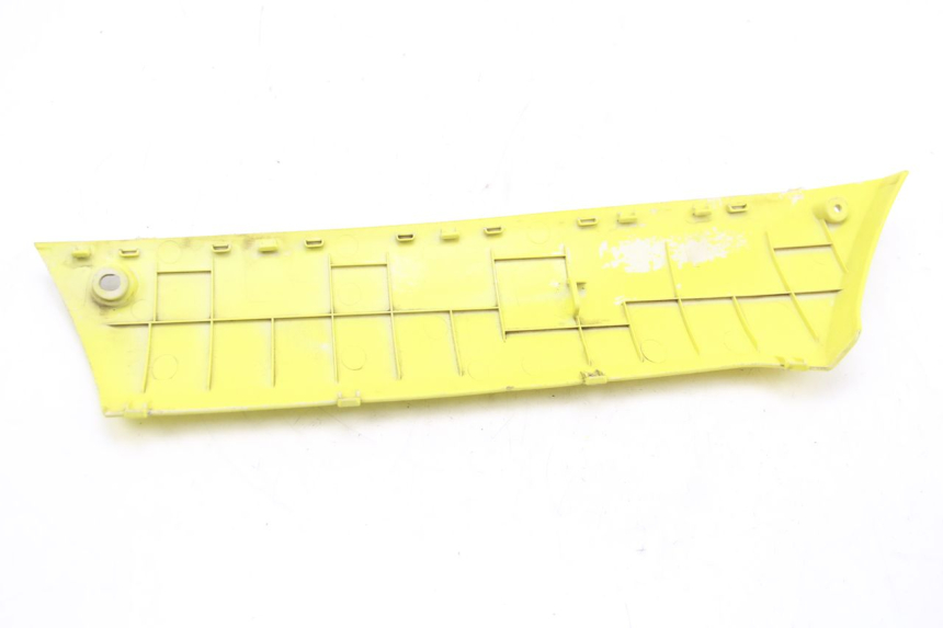 photo de PRAWA LISTWA BOCZNA PEUGEOT KISBEE 4T 50 (2018 - 2022) - Inny kąt widzenia