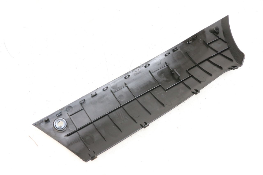 photo de PRAWA LISTWA BOCZNA PEUGEOT KISBEE 4T 50 (2018 - 2022) - Szczegół części