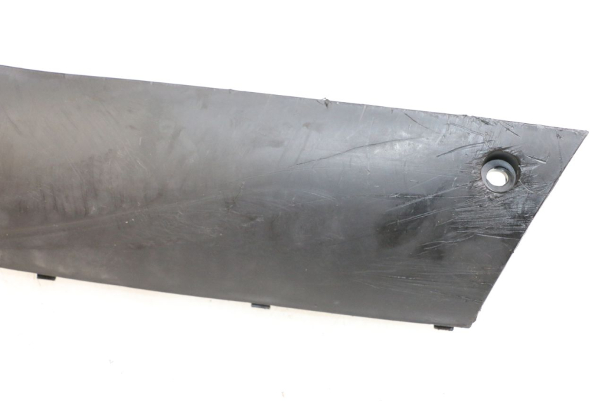 photo de PRAWA LISTWA BOCZNA PEUGEOT KISBEE 4T 50 (2018 - 2022) - Zbliżenie techniczne