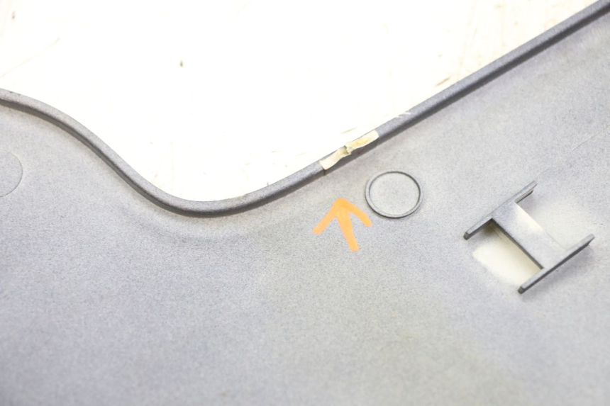 photo de PRAWA LISTWA BOCZNA KYMCO XCITING 500 (2007 - 2010) - Zbliżenie techniczne