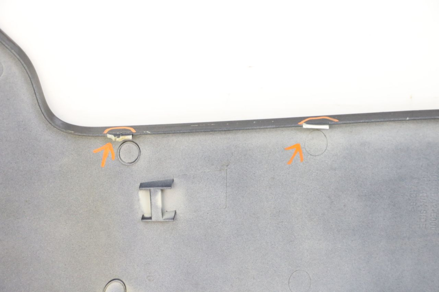 photo de PRAWA LISTWA BOCZNA KYMCO XCITING 500 (2007 - 2010) - Stan powierzchni