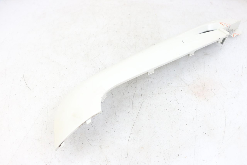 photo de PRAWA LISTWA PROGOWA KYMCO LIKE 125 (2009 - 2016) - Zbliżenie techniczne