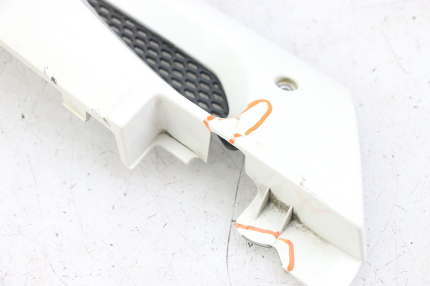 photo de PRAWA LISTWA PROGOWA KYMCO LIKE 125 (2009 - 2016) - Punkty mocowania