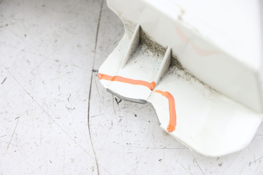 photo de PRAWA LISTWA PROGOWA KYMCO LIKE 125 (2009 - 2016) - Stan powierzchni