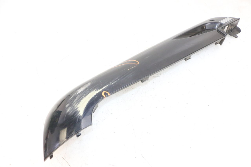 photo de PRAWA LISTWA PROGOWA KYMCO LIKE 125 (2009 - 2016) - Zbliżenie techniczne