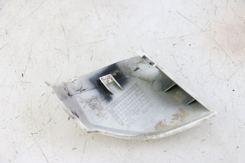 photo de PRAWA LISTWA PROGOWA PIAGGIO LXV 4T 50 (2009 - 2013) - Szczegół części