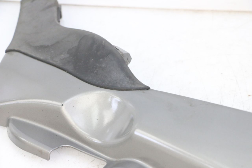 photo de PRAWA LISTWA BOCZNA PIAGGIO MP3 LT 300 (2010 - 2016) - Zoom stanu zużycia