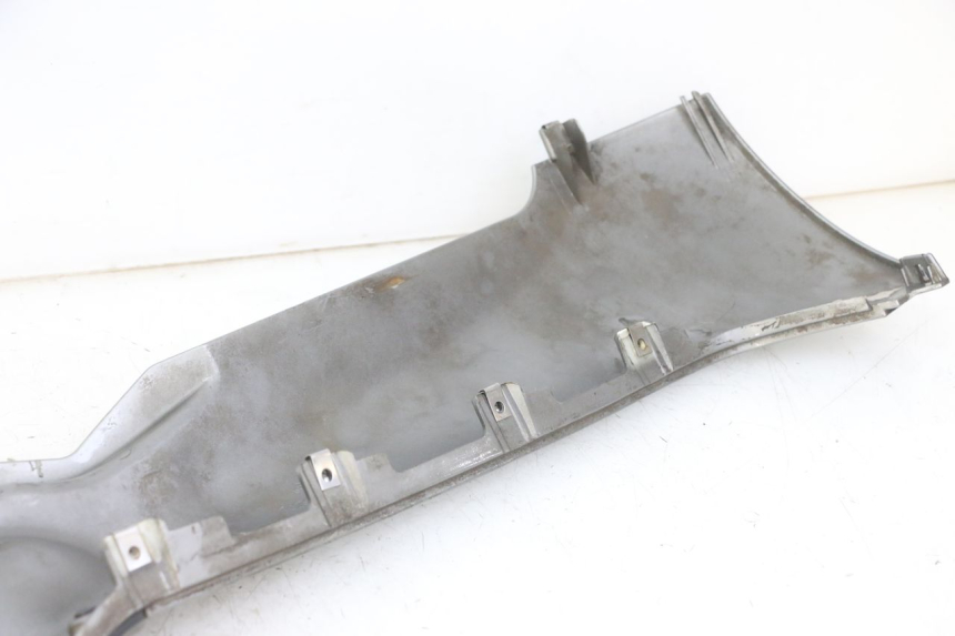 photo de PRAWA LISTWA BOCZNA PIAGGIO MP3 LT 300 (2010 - 2016) - Stan powierzchni