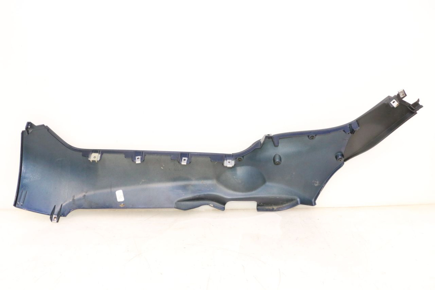 photo de PRAWA LISTWA BOCZNA PIAGGIO MP3 LT 400 (2007 - 2012) - Szczegóły charakterystyczne