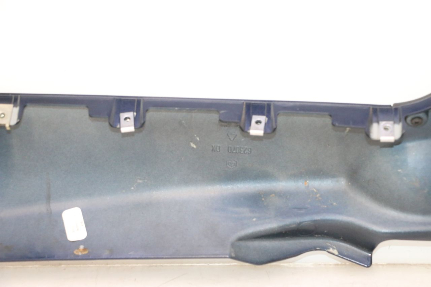 photo de PRAWA LISTWA BOCZNA PIAGGIO MP3 LT 400 (2007 - 2012) - Oznaczenia i referencje