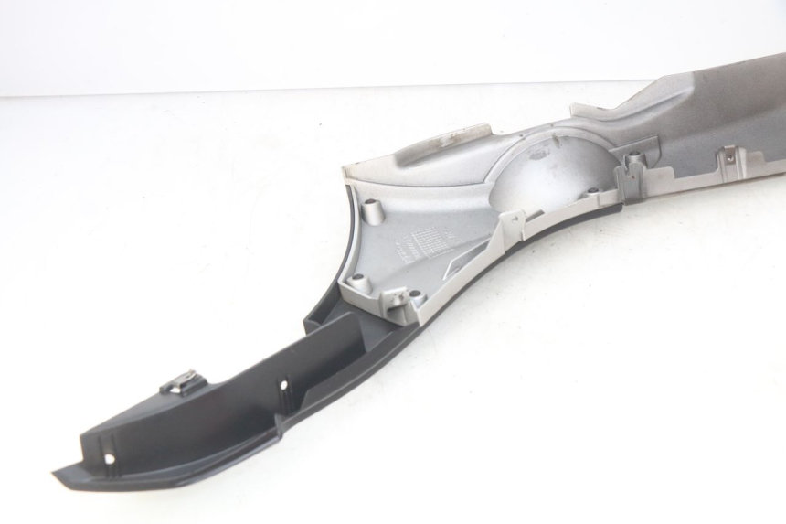 photo de PRAWA LISTWA PROGOWA PIAGGIO MP3 500 (2014 - 2017) - Zoom stanu zużycia