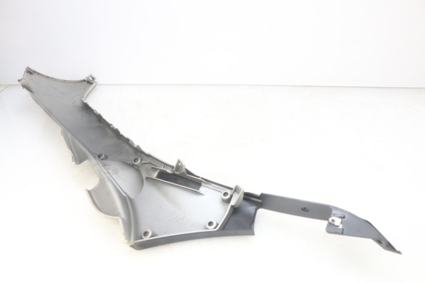 photo de PRAWA LISTWA PROGOWA PIAGGIO MP3 500 (2014 - 2017) - Inny kąt widzenia