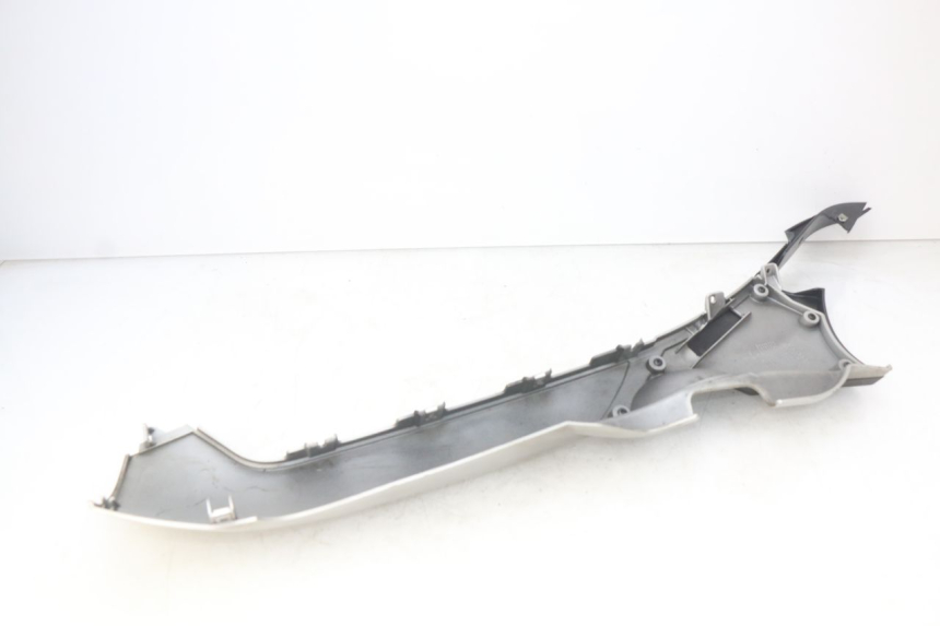 photo de PRAWA LISTWA PROGOWA PIAGGIO MP3 500 (2014 - 2017) - Zbliżenie techniczne