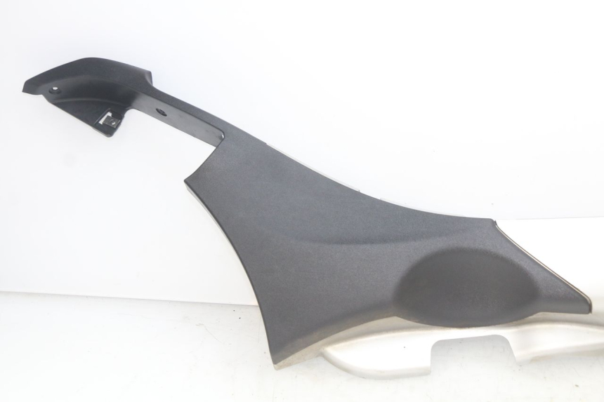 photo de PRAWA LISTWA PROGOWA PIAGGIO MP3 500 (2014 - 2017) - Punkty mocowania