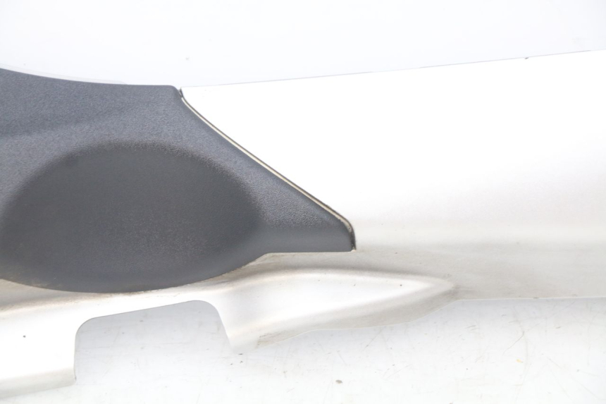 photo de PRAWA LISTWA PROGOWA PIAGGIO MP3 500 (2014 - 2017) - Stan powierzchni