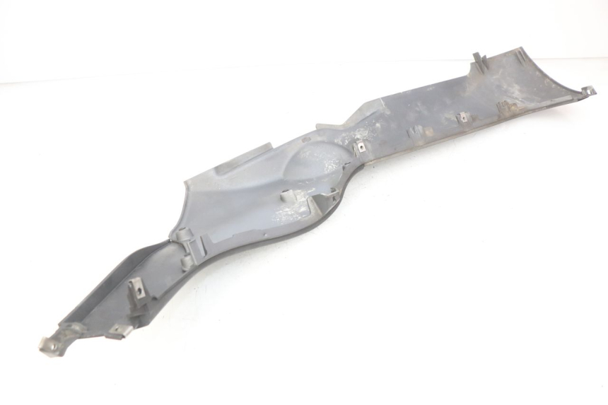 photo de PRAWA LISTWA BOCZNA PIAGGIO MP3 500 (2011 - 2015) - Zbliżenie techniczne