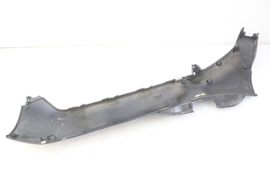 photo de PRAWA LISTWA PROGOWA PIAGGIO MP3 125 (2006 - 2014) - Inny kąt widzenia